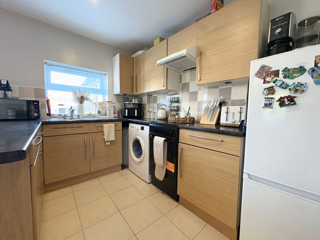 Property photo 3 of 5 Kitchen