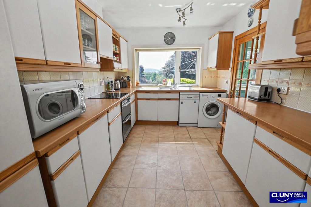 Property photo 3 of 25