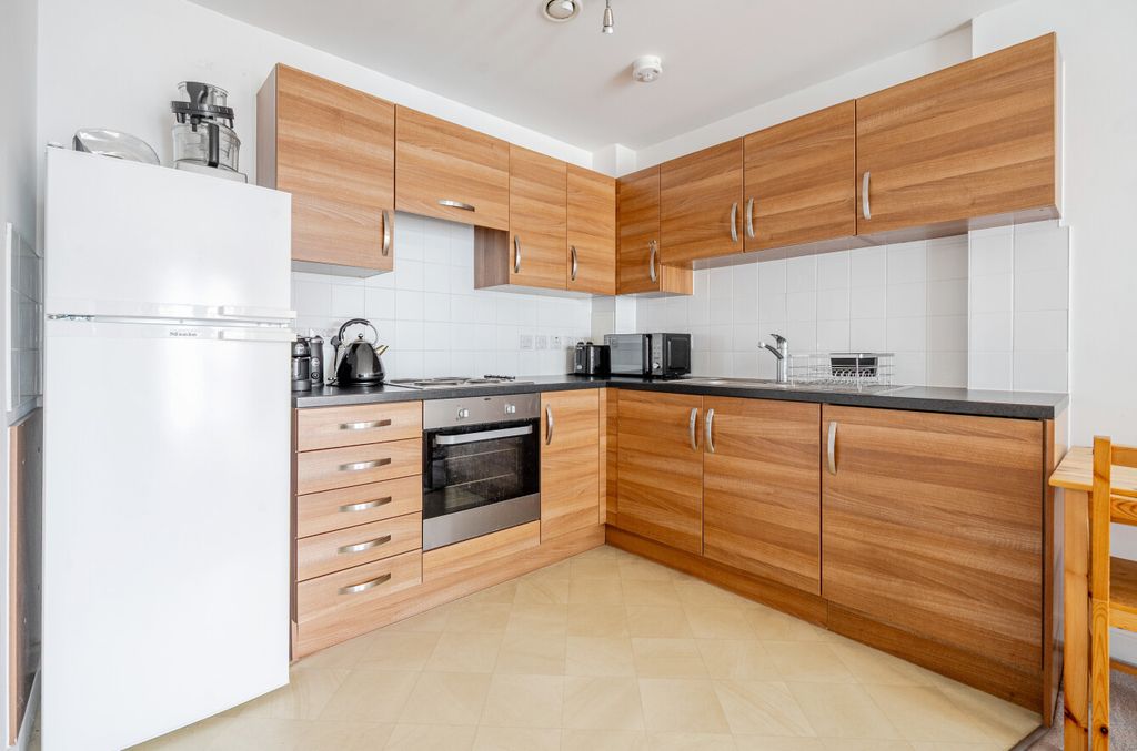 Property photo 3 of 11 1318276-6-686Bb7F...