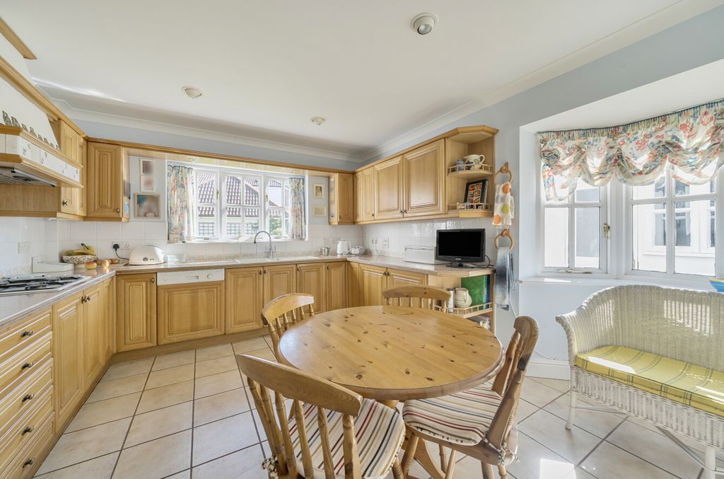 Property photo 3 of 19 1356081-19-68d13c...