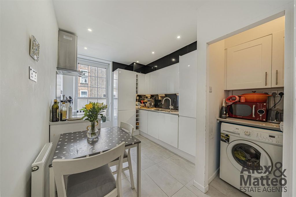 Property photo 2 of 19 Hazelwood House