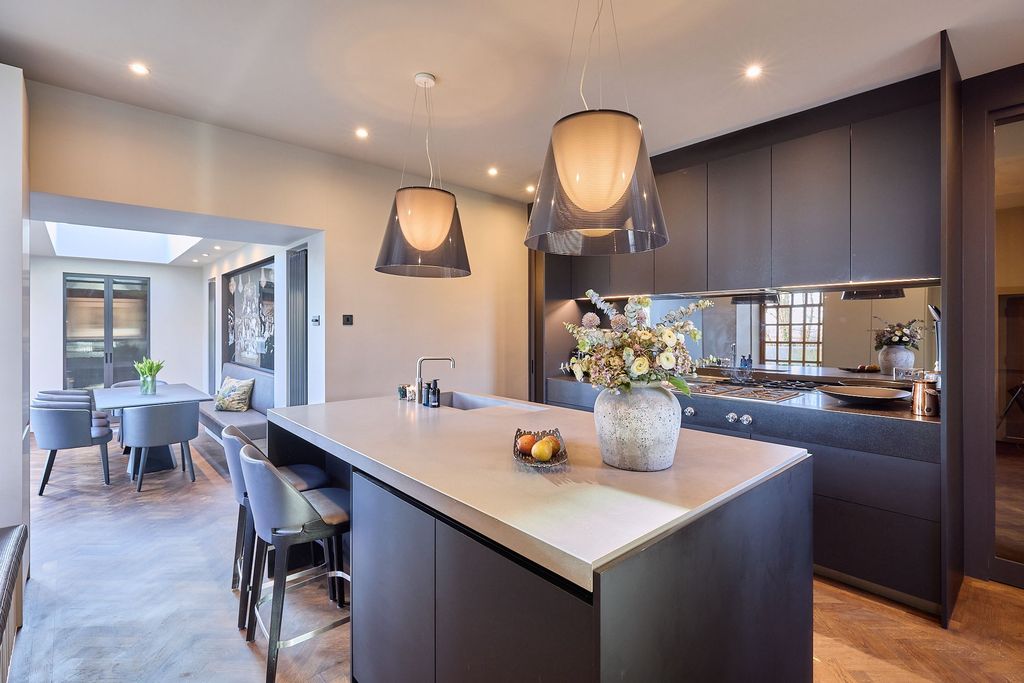 Property photo 2 of 48