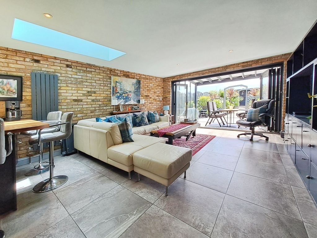 Property photo 2 of 17 Pbox-Img.Jpg