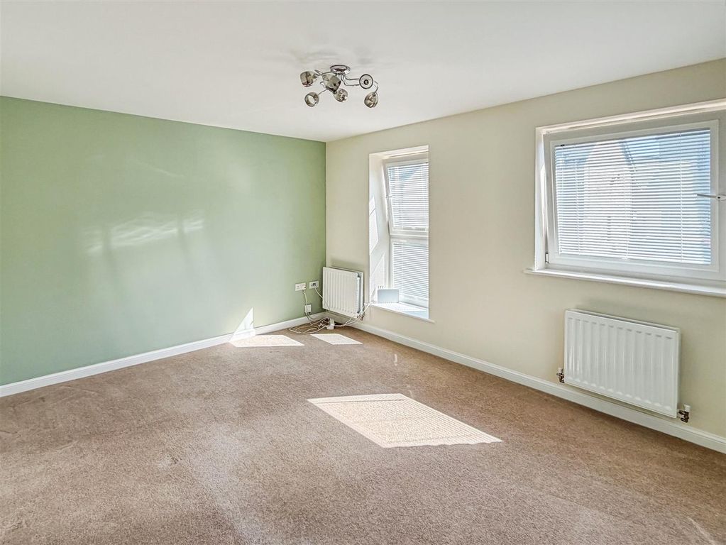 Property photo 2 of 17 Living Room (1).Jpg