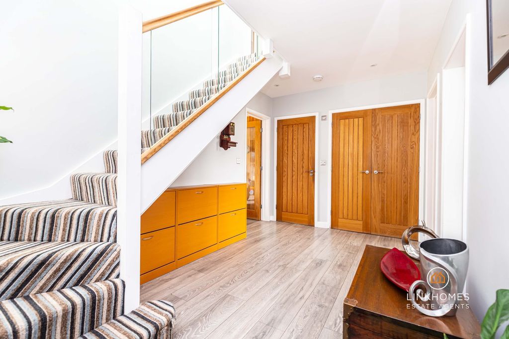 Property photo 2 of 26