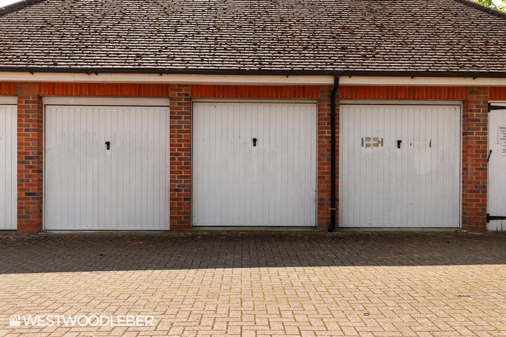 Property photo 2 of 21 Loxleycourt_22.Jpg