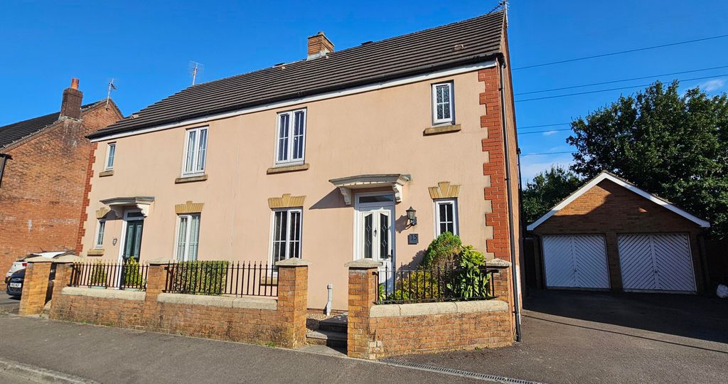 Property photo 2 of 28