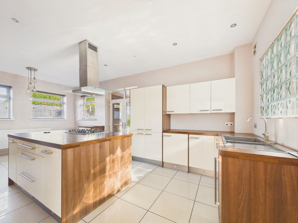 Property photo 2 of 24 3711953