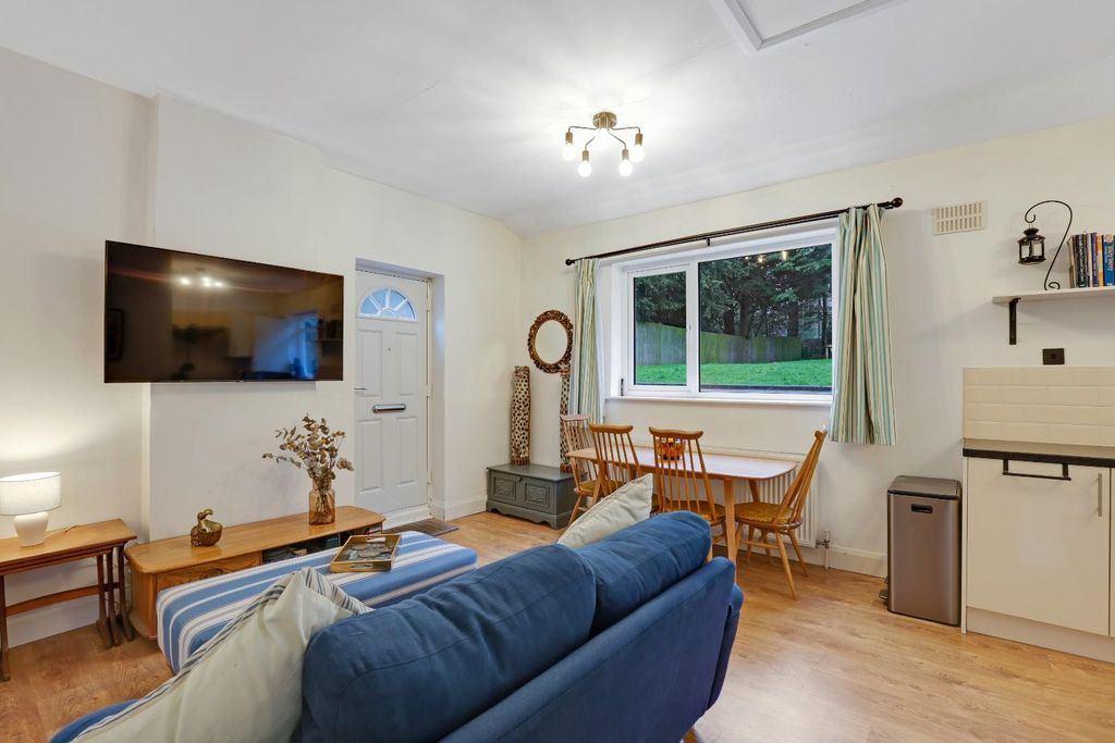 Property photo 2 of 11 13-c9d5Jhpropworld - 3, 7 Sydenham Avenue - 13.Jpg