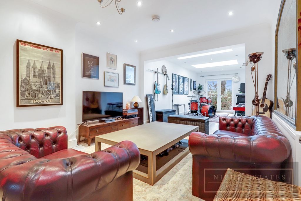Property photo 1 of 21