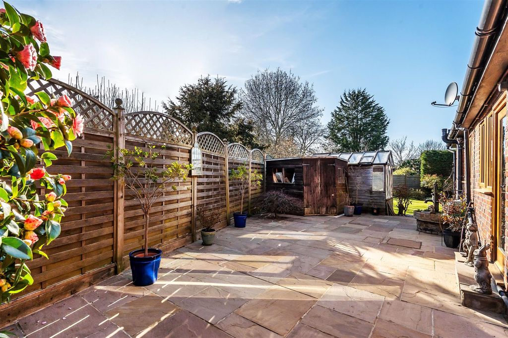 Property photo 2 of 35 16-West-Farm-Close-29.Jpg