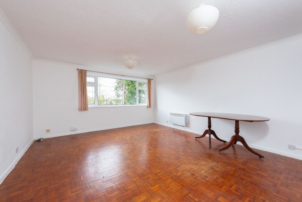 Property photo 3 of 7 Living Room