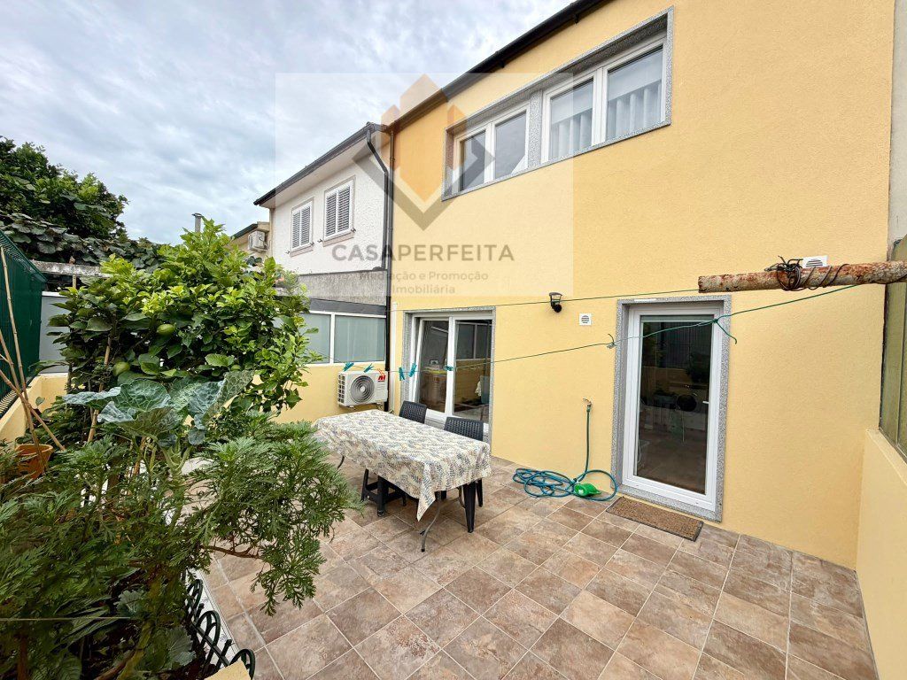 Property photo 2 of 38