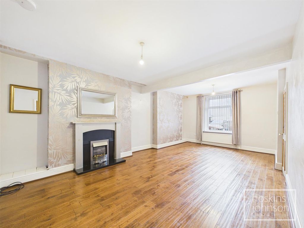 Property photo 3 of 20 Lounge