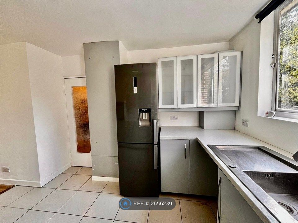 Property photo 2 of 14 Kitchen