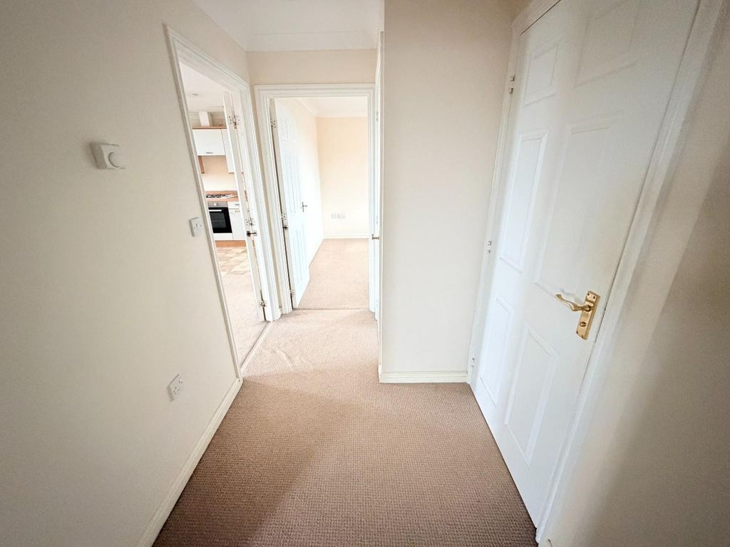 Property photo 2 of 13 Hall