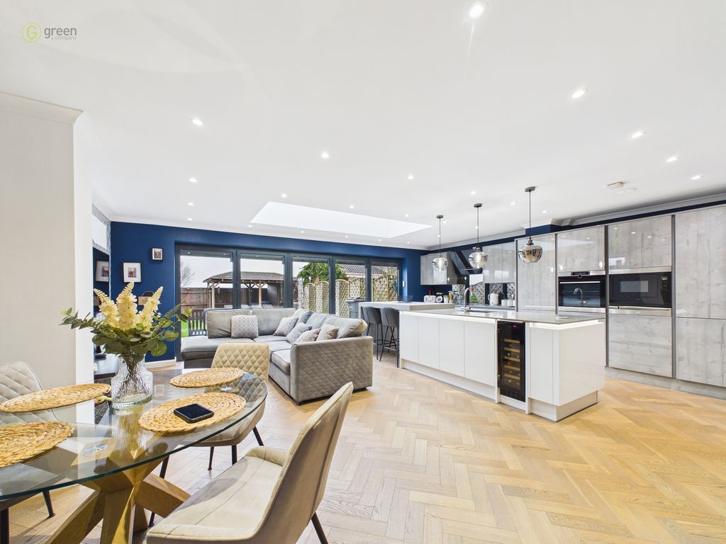 Property photo 2 of 23 Cam04914G0Pr0365Still008