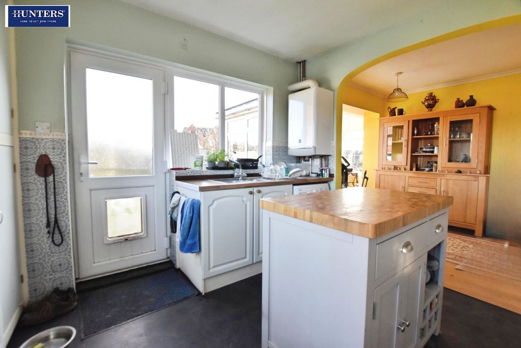 Property photo 2 of 17 Kitchen