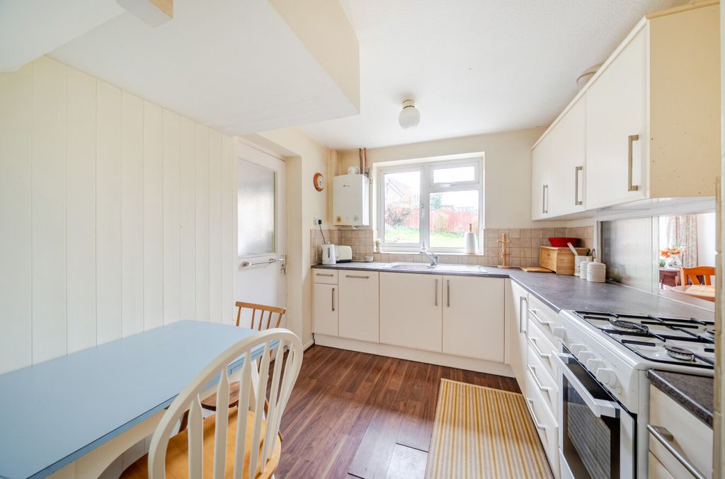 Property photo 2 of 9 1416267-12-698F04...