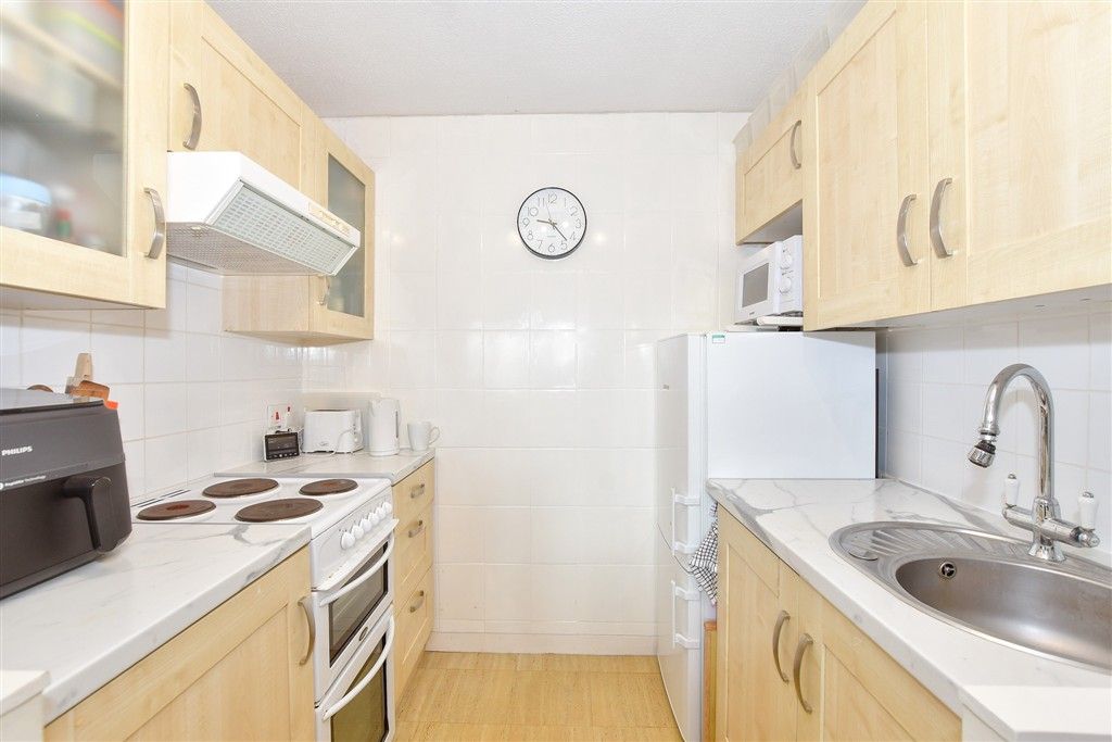 Property photo 3 of 9 Kitchen