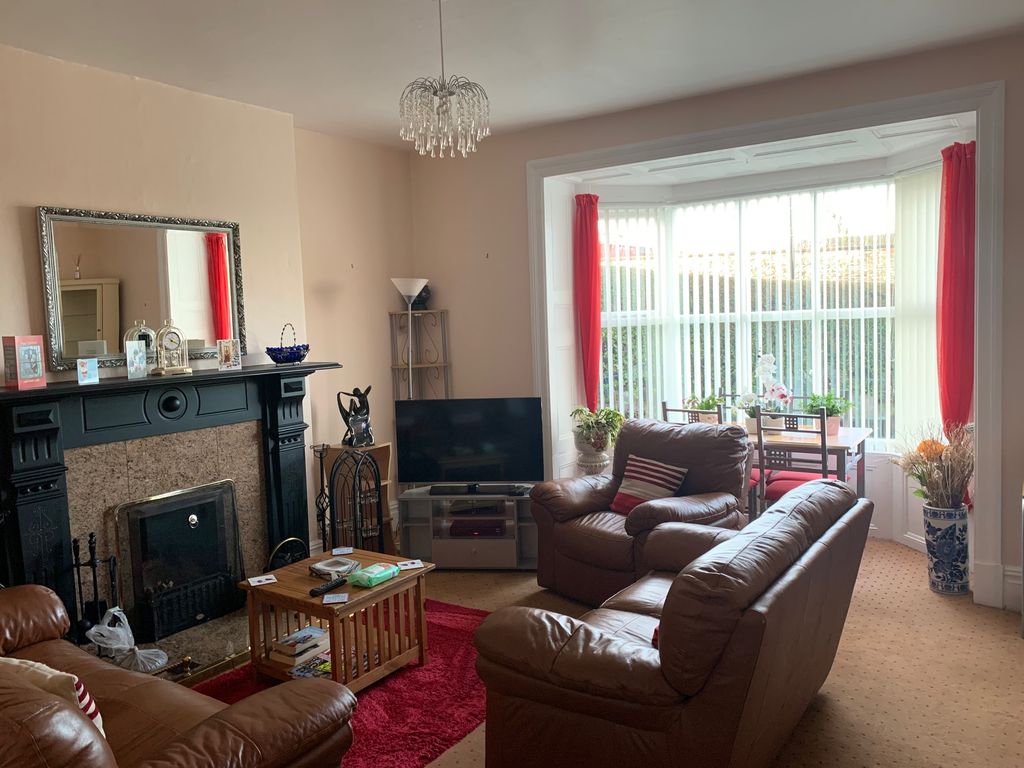 Property photo 2 of 8