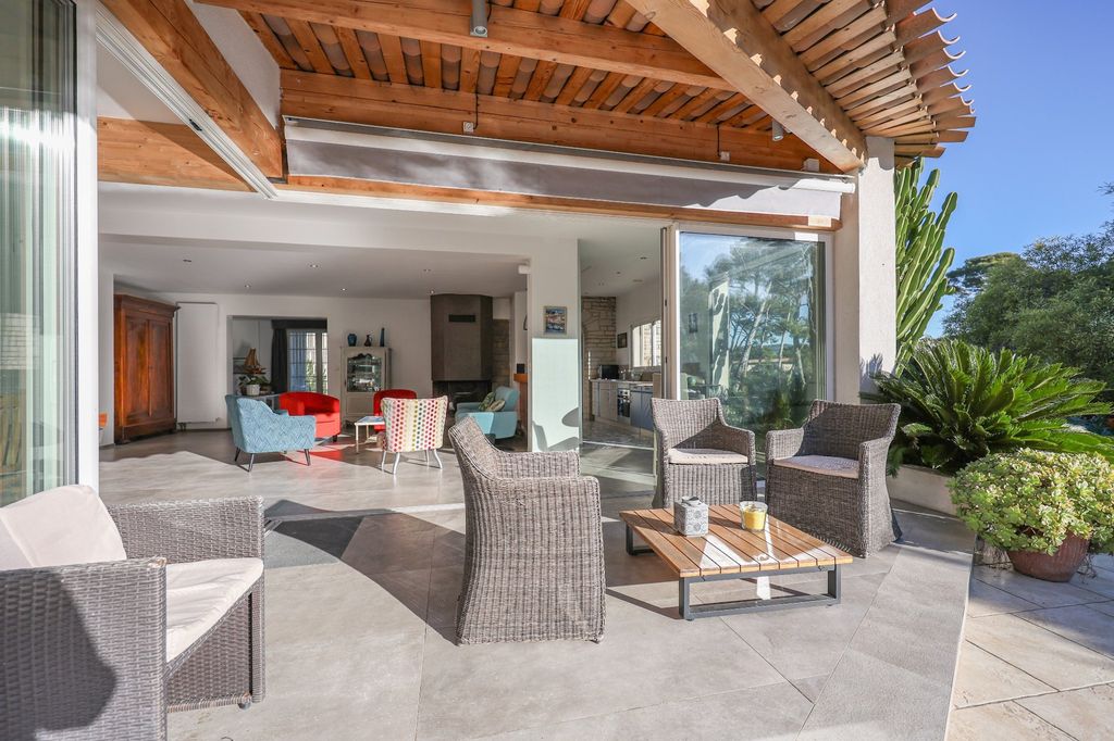 Property photo 2 of 12