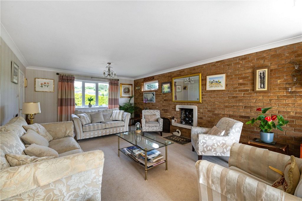 Property photo 2 of 17 Sitting Room