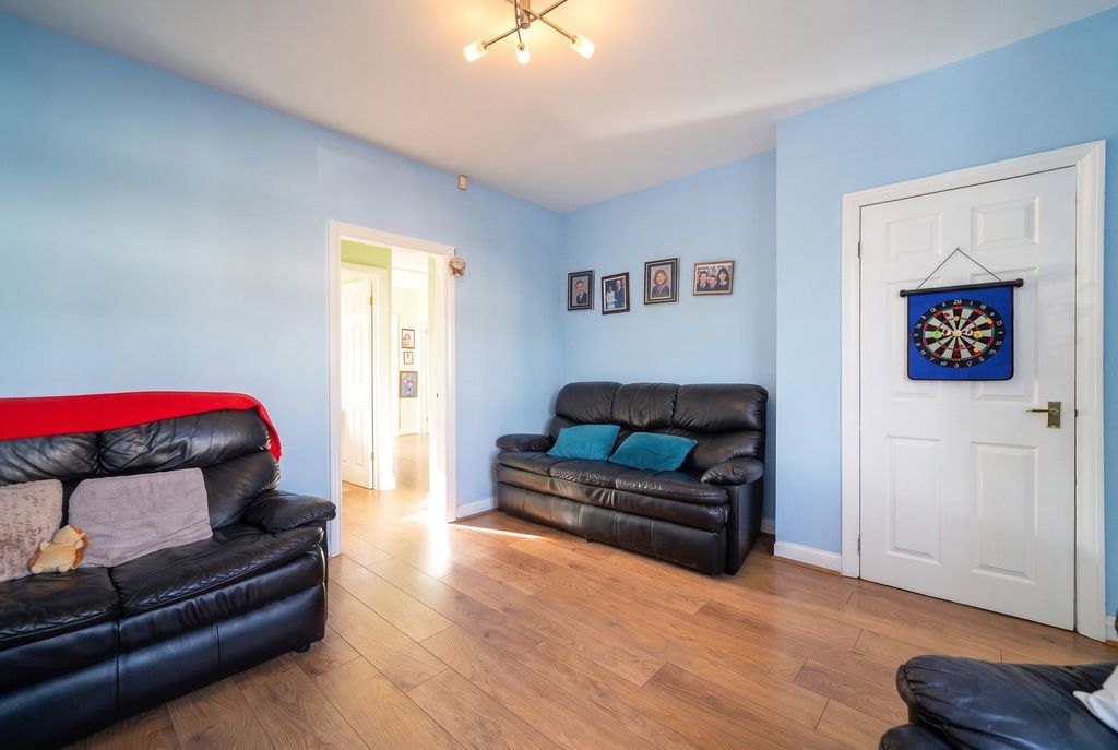 Property photo 3 of 22