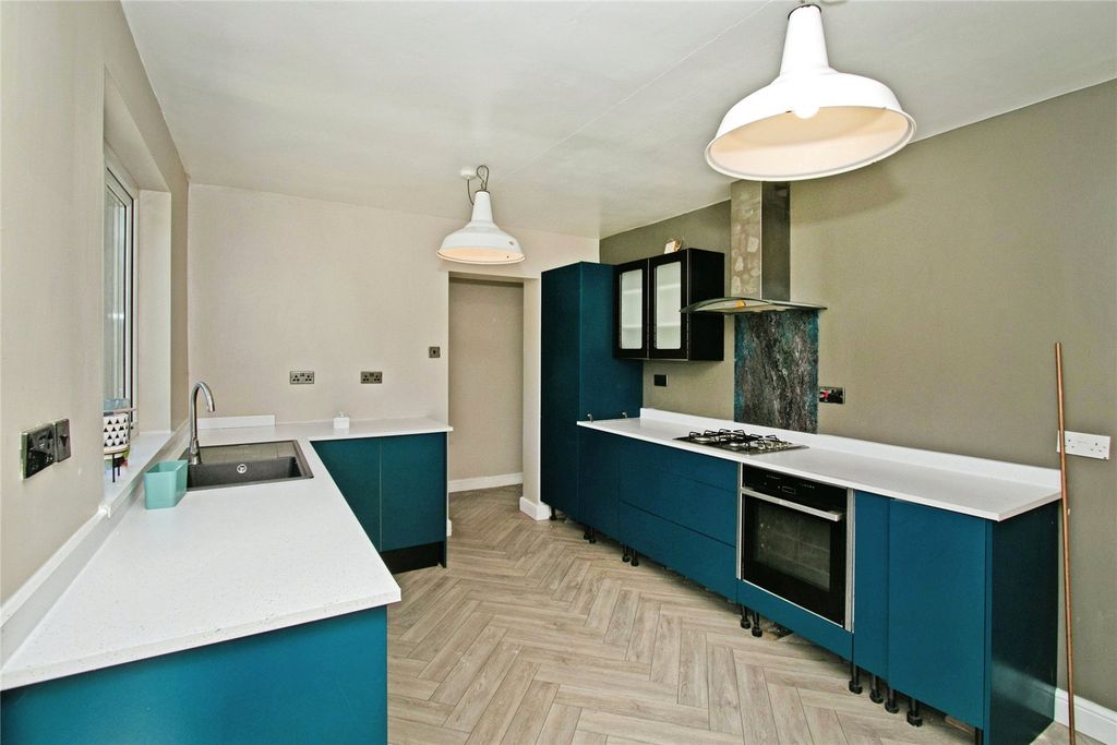 Property photo 2 of 17 Picture No. 11