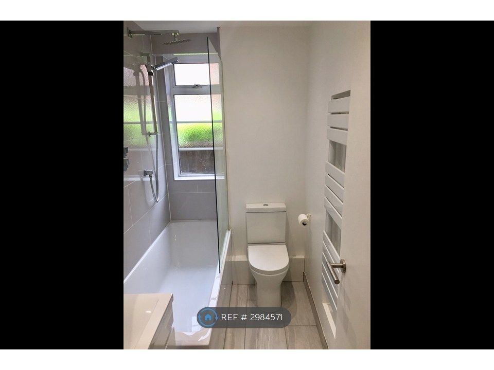 Property photo 2 of 10 Bathroom