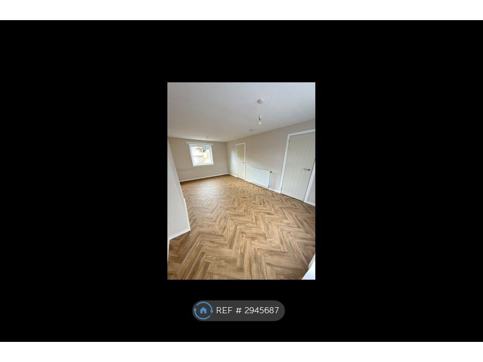 Property photo 2 of 18 Living Room