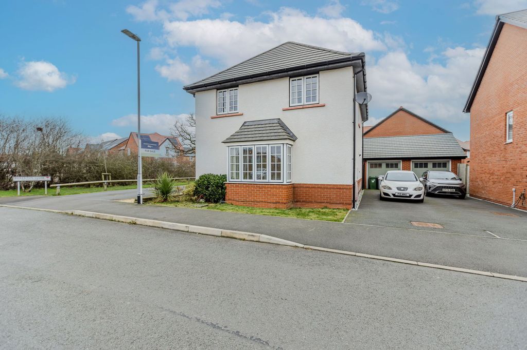 Property photo 2 of 25