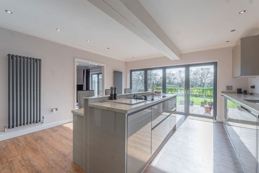 Property photo 3 of 37