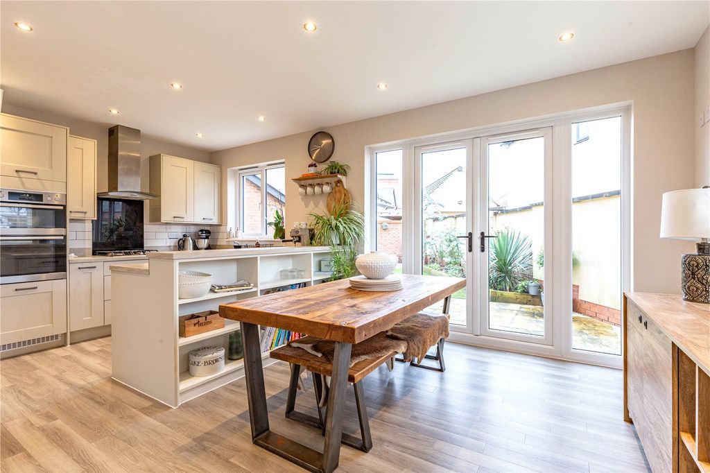 Property photo 3 of 23 Picture No. 24