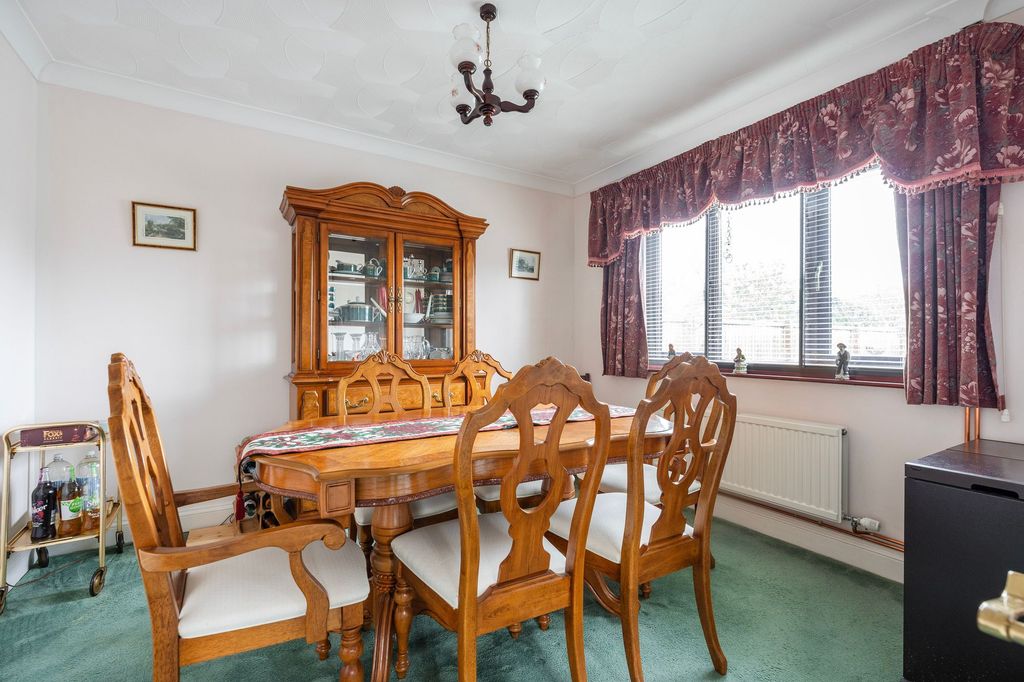Property photo 3 of 27