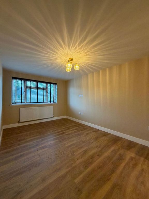 Property photo 2 of 6 Photo 5