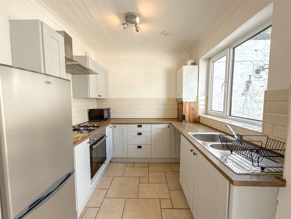 Property photo 2 of 20 Dining Kitchen
