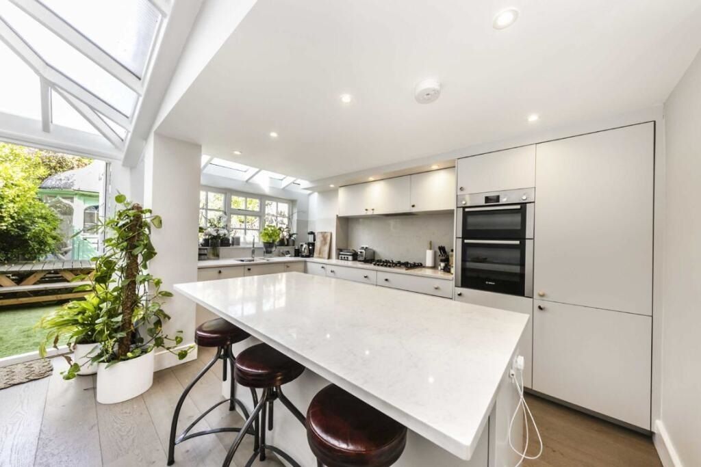Property photo 2 of 14 Kitchen