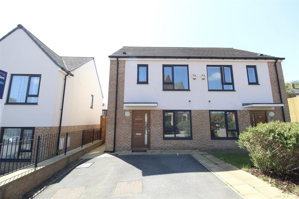 Property photo 1 of 14 81Fa9976-42CC-4A4F-Afe1-Bdcf7Aefa444_1_201_A.Jpeg