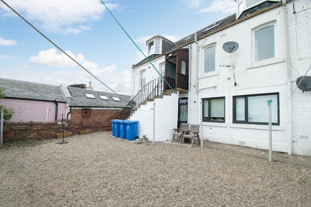 Property photo 3 of 24