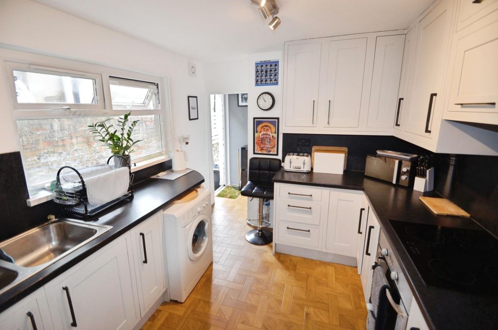 Property photo 3 of 13