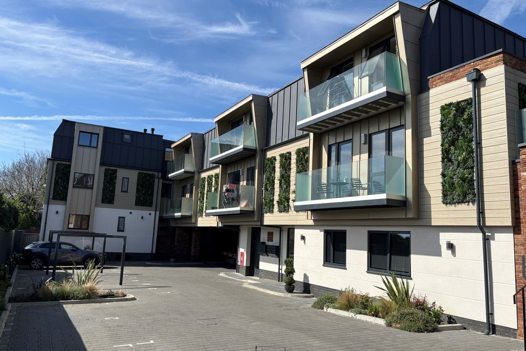 Property photo 1 of 6 Front