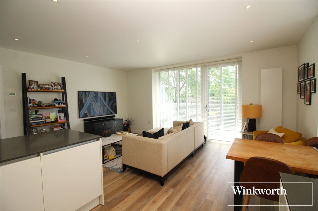 Additional image 6 of 2 bed flat for saleStation Road, Borehamwood, Hertfordshire WD6