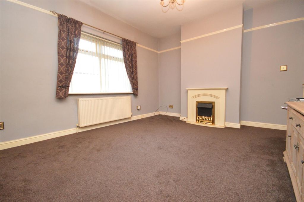 Property photo 2 of 10 Lounge