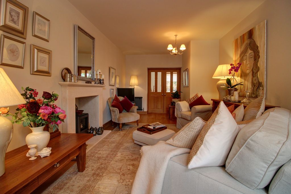 Property photo 2 of 26 Sitting Room