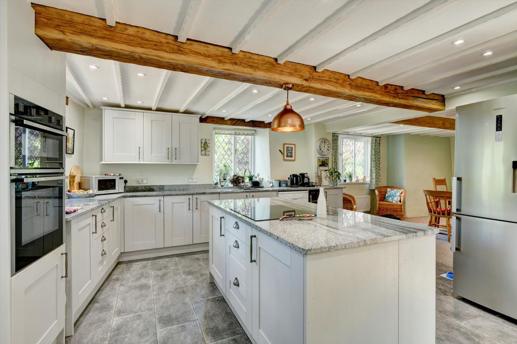Property photo 2 of 18 Image