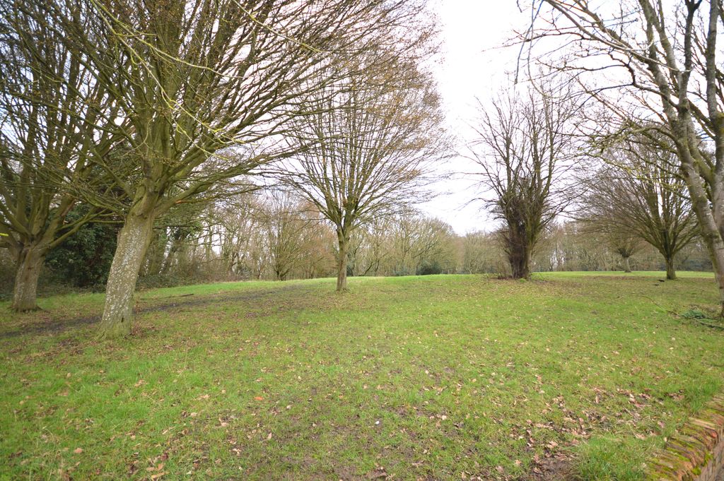 Property photo 3 of 27