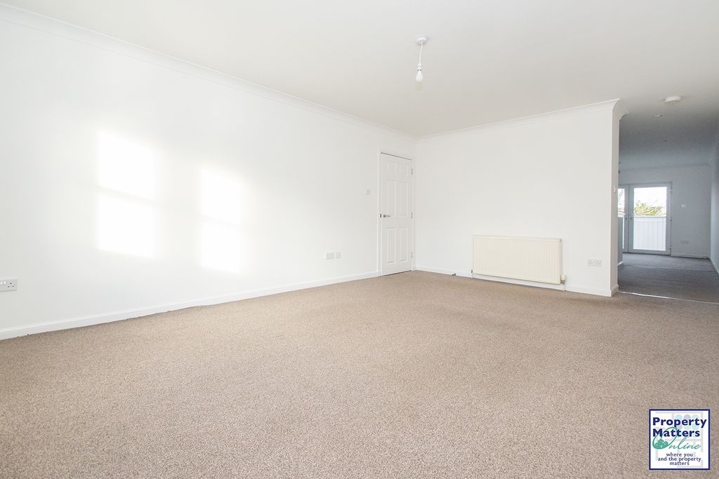 Property photo 3 of 12 Lounge