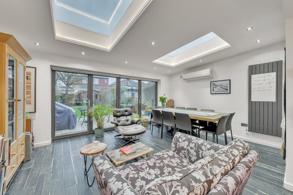 Property photo 3 of 21