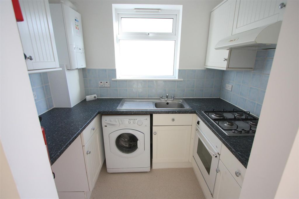 Property photo 3 of 6 1 Dandre Apartments Kitchen